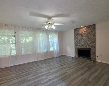 3983 Roxberry Hill Lane - Photo Thumbnail 8