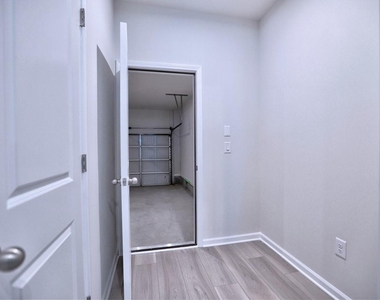 710 Smokey Quartz Way - Photo Thumbnail 8