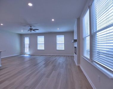 710 Smokey Quartz Way - Photo Thumbnail 12