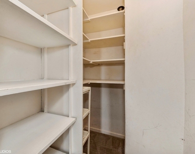2650 N Lakeview Avenue - Photo Thumbnail 9