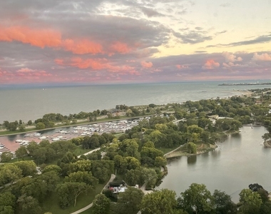 2650 N Lakeview Avenue - Photo Thumbnail 12