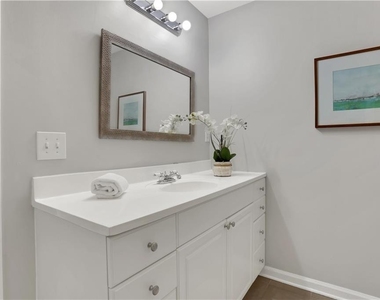 2431 Woodside Way - Photo Thumbnail 20