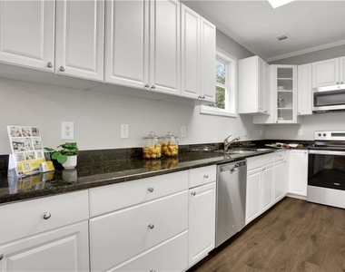2431 Woodside Way - Photo Thumbnail 10