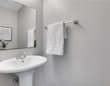 2431 Woodside Way - Photo Thumbnail 14