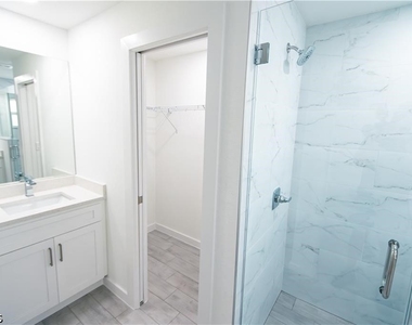 2712 46th Street Sw - Photo Thumbnail 6