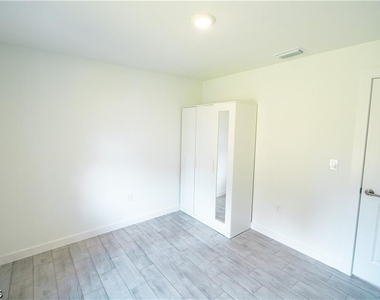 2712 46th Street Sw - Photo Thumbnail 10