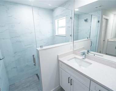 2712 46th Street Sw - Photo Thumbnail 7
