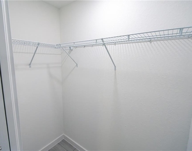 2712 46th Street Sw - Photo Thumbnail 5