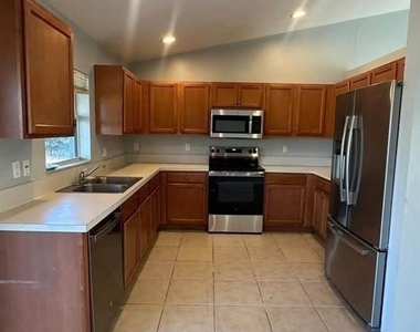 395 Palomar Avenue - Photo Thumbnail 1