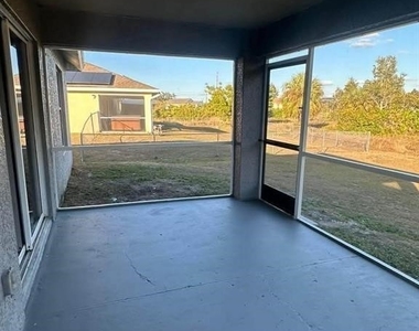 395 Palomar Avenue - Photo Thumbnail 8