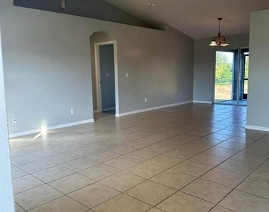 395 Palomar Avenue - Photo Thumbnail 2