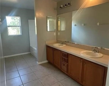 395 Palomar Avenue - Photo Thumbnail 5