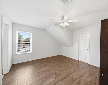 2214 Lytham Lane - Photo Thumbnail 31