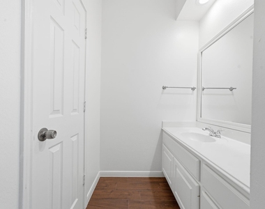 2214 Lytham Lane - Photo Thumbnail 34