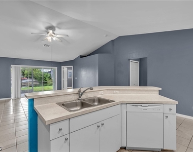 1247 Se 6th Street - Photo Thumbnail 6