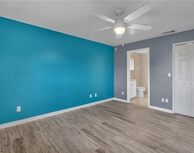1247 Se 6th Street - Photo Thumbnail 13