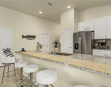 222 Nw 3rd Place - Photo Thumbnail 9