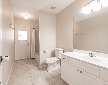 2107 Sw 30th Terrace - Photo Thumbnail 31