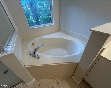 4255 Liron Avenue - Photo Thumbnail 11
