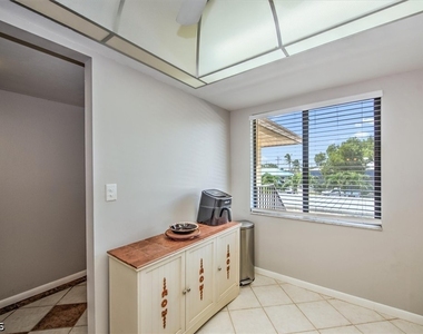 1009 Se 46th Lane - Photo Thumbnail 4