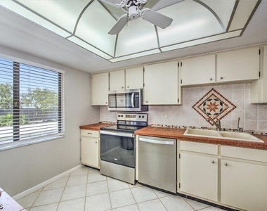 1009 Se 46th Lane - Photo Thumbnail 3