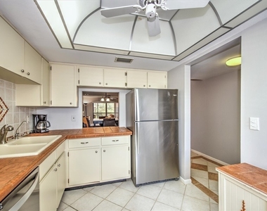 1009 Se 46th Lane - Photo Thumbnail 5