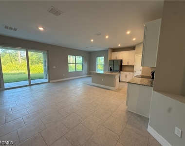 505 Greenbriar Boulevard - Photo Thumbnail 3