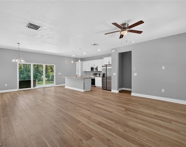2010 Robert Avenue - Photo Thumbnail 7