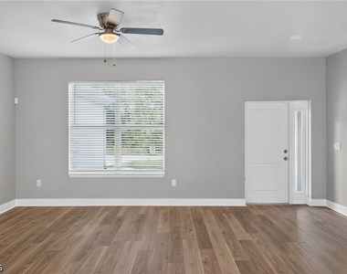 2010 Robert Avenue - Photo Thumbnail 5