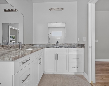 2010 Robert Avenue - Photo Thumbnail 20