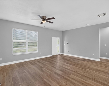 2010 Robert Avenue - Photo Thumbnail 4
