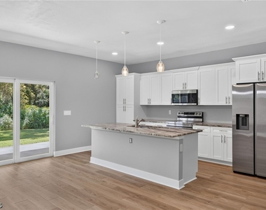 2010 Robert Avenue - Photo Thumbnail 10
