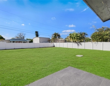 1389 Pine Avenue - Photo Thumbnail 20