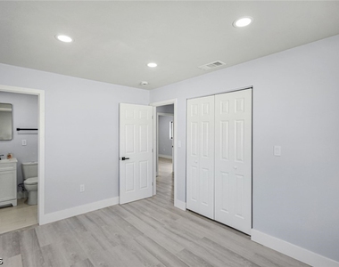 1389 Pine Avenue - Photo Thumbnail 12