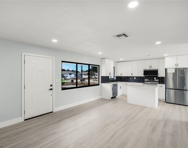 1389 Pine Avenue - Photo Thumbnail 6