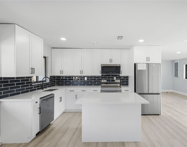 1389 Pine Avenue - Photo Thumbnail 7