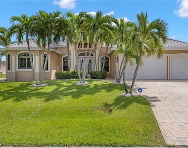 4901 Sw 27th Place - Photo Thumbnail 2