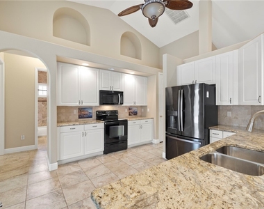 4901 Sw 27th Place - Photo Thumbnail 8