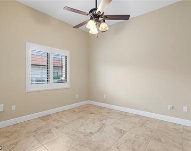 4901 Sw 27th Place - Photo Thumbnail 16