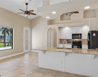 4901 Sw 27th Place - Photo Thumbnail 11
