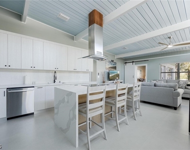 434 Lagoon Drive - Photo Thumbnail 8