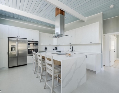 434 Lagoon Drive - Photo Thumbnail 7