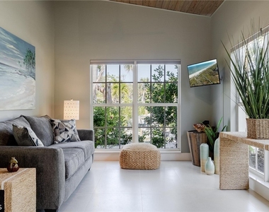434 Lagoon Drive - Photo Thumbnail 13