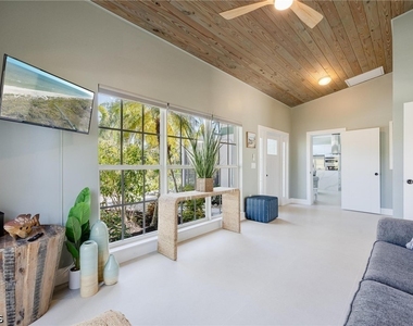 434 Lagoon Drive - Photo Thumbnail 15