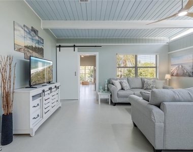 434 Lagoon Drive - Photo Thumbnail 11