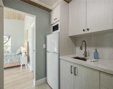 434 Lagoon Drive - Photo Thumbnail 18