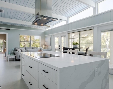 434 Lagoon Drive - Photo Thumbnail 9