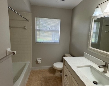 1108 Se 23rd Terrace - Photo Thumbnail 5
