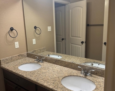 410 Deacon Drive W - Photo Thumbnail 12
