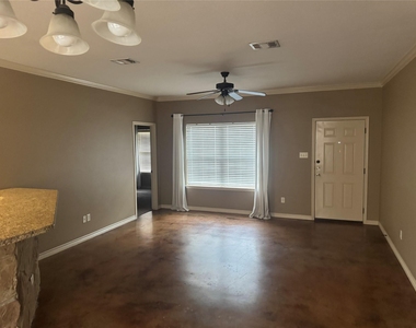 410 Deacon Drive W - Photo Thumbnail 8